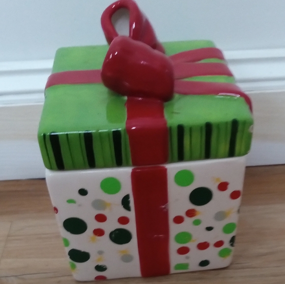 David's Cookies Holiday Cookie Jar Christmas Present - Ceramic Jar with Lid - Picture 2 of 10